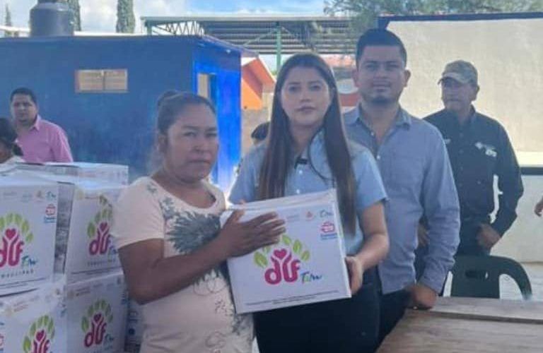 Entrega de apoyo  “Canasta básica familiar”