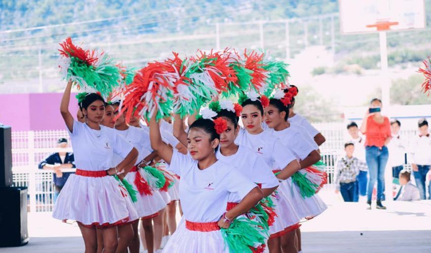 ¡¡¡Tradicional desfile conmemorando un aniversario más de nuestra Revolución Mexicana!!!