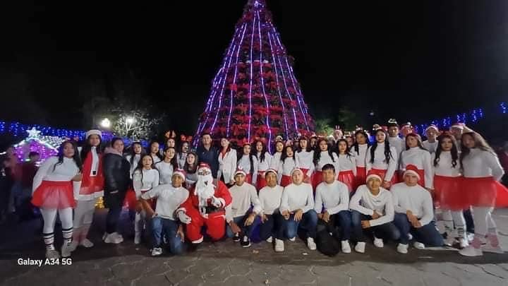 ¡¡¡Encendido de pino navideño!!! Bustamante, Tam 2023.