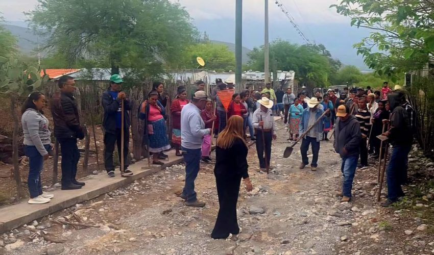 La Dra. Maricela Rodríguez Gonzalez pone en marcha Empleo Temporal para rehabilitar calles del ejido El Aguacate tras las afectaciones que dejaron las lluvias.