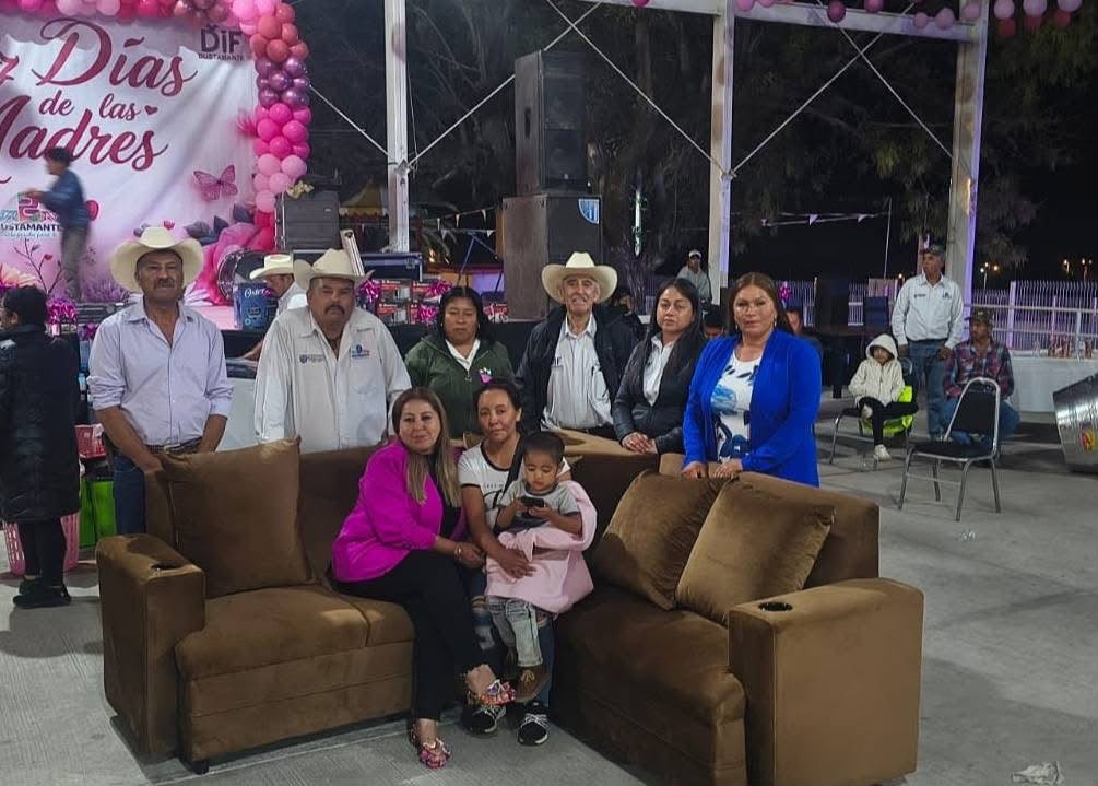 Gran festejo del Día de las Madres: La Dra. Maricela Rodríguez González consiente a las mamás con música, regalos y alegría